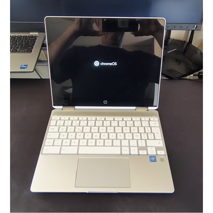Chromebook 360 HP QWERTY (Intel Celeron N4020 CPU 2 threads 2.800 Ghz 4 GIG RAM)