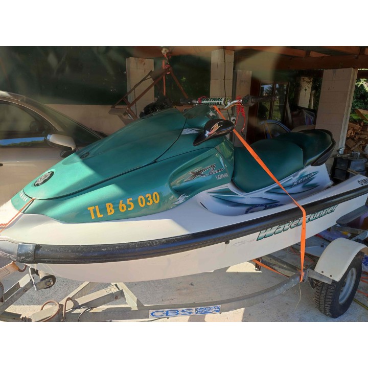 Yamaha WaveRunner XL700 Jet Ski (2002) – Excellent Condition (With Trailer)